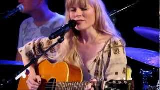 Ilse DeLange 'Unplugged' @ Hyves Headquarters - 02. Flying Blind