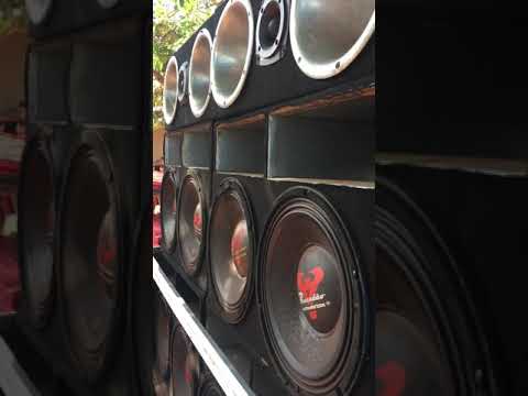 Alto falantes ultravox 3k tocando funk