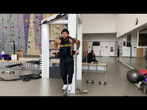 @Andoni_lekue does 100 dips unbroken