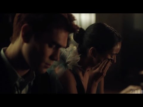 Archie tells Veronica about kissing Betty | Riverdale 5x01
