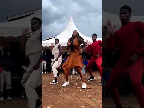 La visita de Sankofa Danzafro a Kenia, África, es Atrevidamente Prieta
