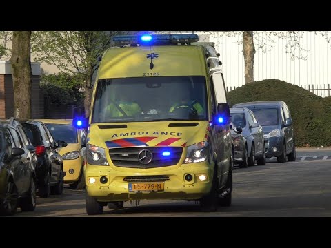 Verschillende Ambulances met spoed in Oss