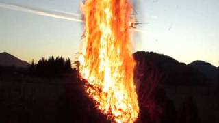 14 Foot Christmas Tree Engulfed In Flames