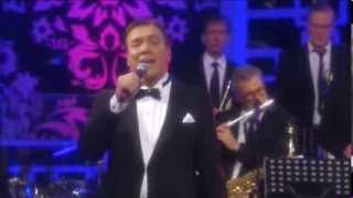 Christer Sjögren sjunger "Fly me to the moon"