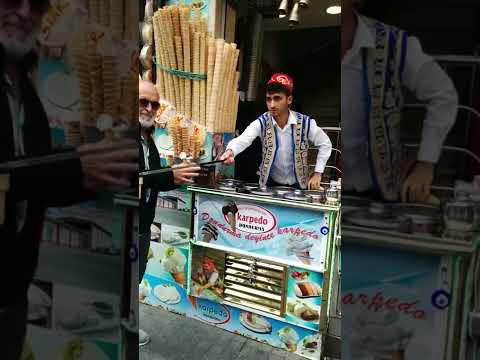 Ice-cream entertainment in Istanbul
