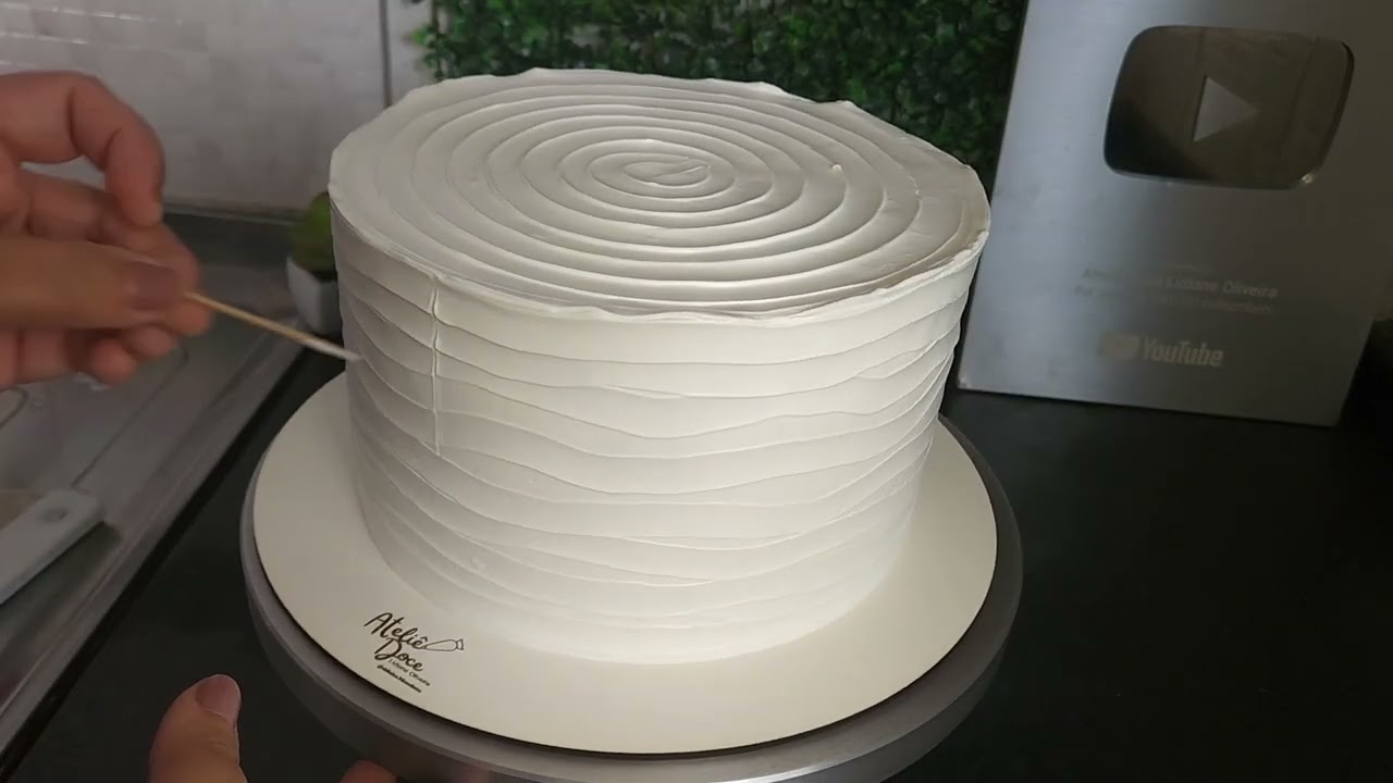 BOLO BATIZADO  | DECORAÇÃO SIMPLES COM ESPÁTULA PARA MANTEIGA | ATELIÊ DOCE - LIDIANE OLIVEIRA