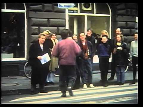 Le Personnel du café Schmitz à Cologne (1988) by Gérard Courant - Portrait de groupe #89