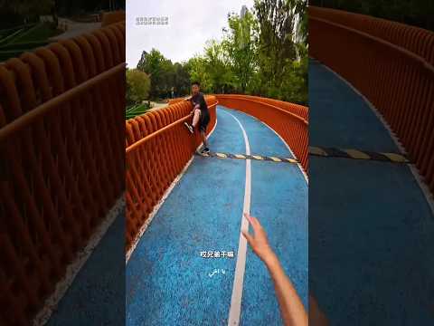 😱 ضاع الهاتف في الحديقة لكن ما حدث في النهاية سيصدمك 📱💔