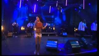 Amy Winehouse - Cupid and Me &amp; Mr. Jones {Live Benicàssim 2007}.avi