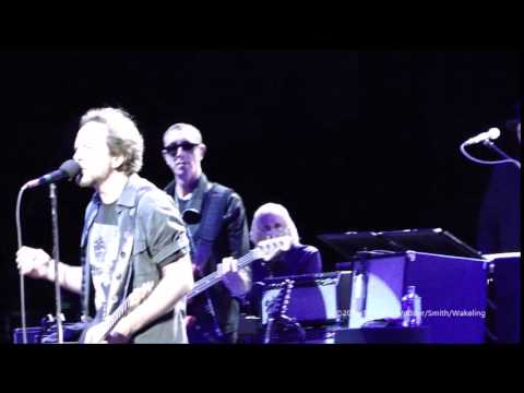 Eddie Vedder & Pete Townshend in Chicago, IL on 14 May 2015