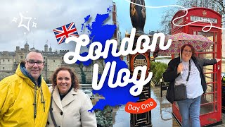 Our First Day in London: See the Tower of London, Covent Garden & Christmas Lights Bus Tour! 🇬🇧🏰💂🎄