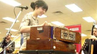 Lisa Hannigan: "Ocean and a Rock" (live in Denver 11/1/09)