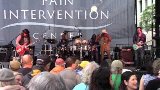 Royal Southern Brotherhood performs My Baby is a Queen Bee