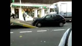 preview picture of video 'Laveno Mombello  incidente  pericolosa la dinamica.mp4 Crash 2011'