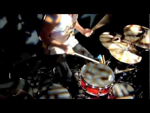 download lagu mp3 mp4 Travis Barker Umbrella, download lagu Travis Barker Umbrella gratis, unduh video klip Travis Barker Umbrella