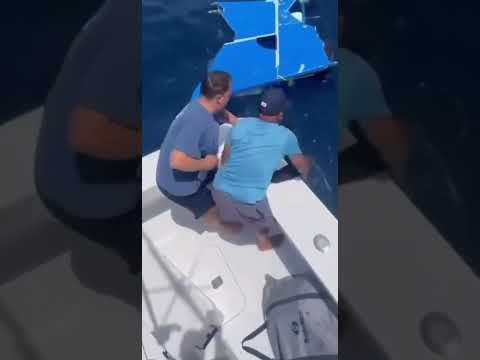 VENEZUELA Rescatan a un pescador después de sobrevivir 5 días a la deriva en el mar