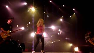 Paramore - Intro &amp; Ignorance HD (London Wembley Arena 18/12/2009)
