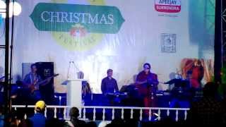 Usha Uthup singing in Allen Garden @Kolkata Christmas Festival in Park Street
