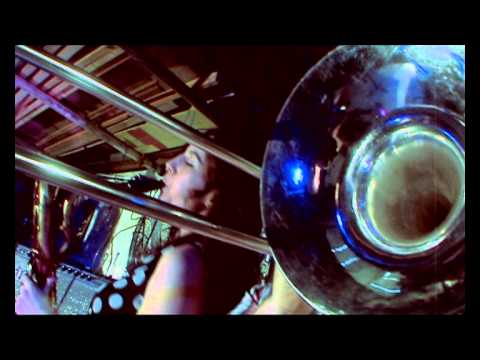 Derriere 'Give It Up' (official music video)