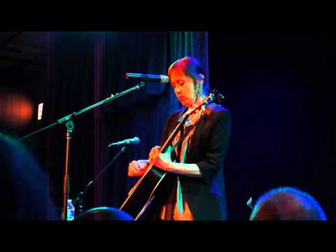 CRACK IN THE WALL - SUZANNE VEGA - CITY WINERY - CHICAGO - 09.29.2013