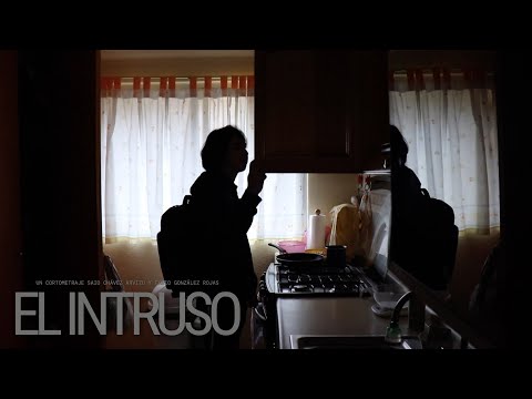 El Intruso trailer thumbnail