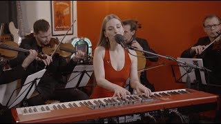 Barbora Mochowa - True Colors (Live Acoustic Version)