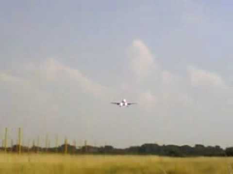 EasyJet Airbus A319 Landing at Liverpool