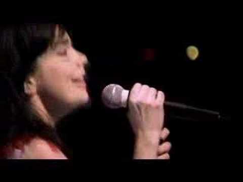 Björk - It's In Our Hands (LIVE @ ROYAL OPERA HOUSE)