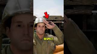 Download lagu Why Do Soldiers Raise Only Two Fingers?!😱 mp3