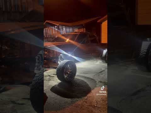 20 piece rock lights just hit different😍🔥🔥 #chrome #foryou #explore #truck #chevy #chevysilverado