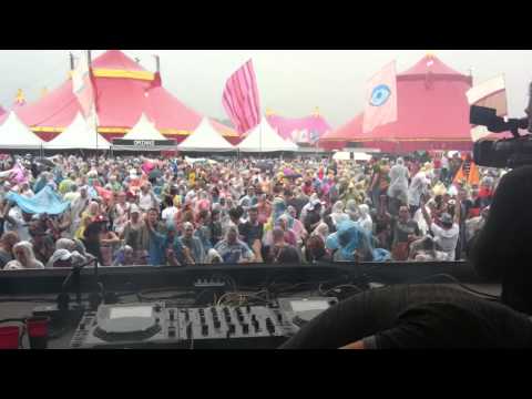 Quintin vs Calle & Cruz - Ranked played by DJ Jean @ Dance Valley 2011