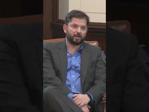 Boric hablando en inglés - Authoritarianism