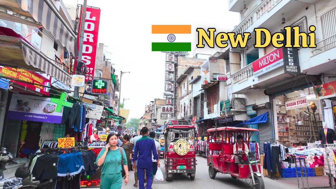 Immersive street-level walking tour through India (Daily Life 14), India, showcasing authentic urban landscapes, local architecture, and the vibrant atmosphere of the city's neighborhoods