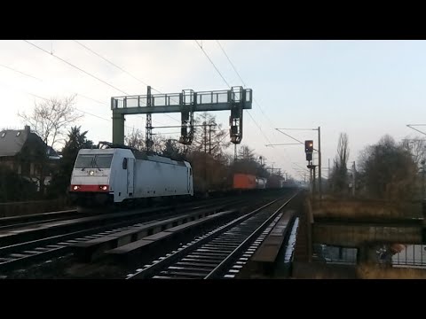 Durchfahrt Br186 mit Containerzug im S-Bahnhof Dresden Strehlen