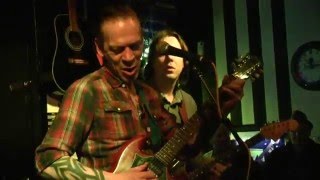 Little Hook in L'Esprit performing STREAMLINE TRAIN, and how!!!!