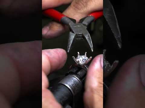 LAB OR NATURAL DIAMONDS? CRAFTING THE PERFECT ENGAGEMENT RING! #shorts