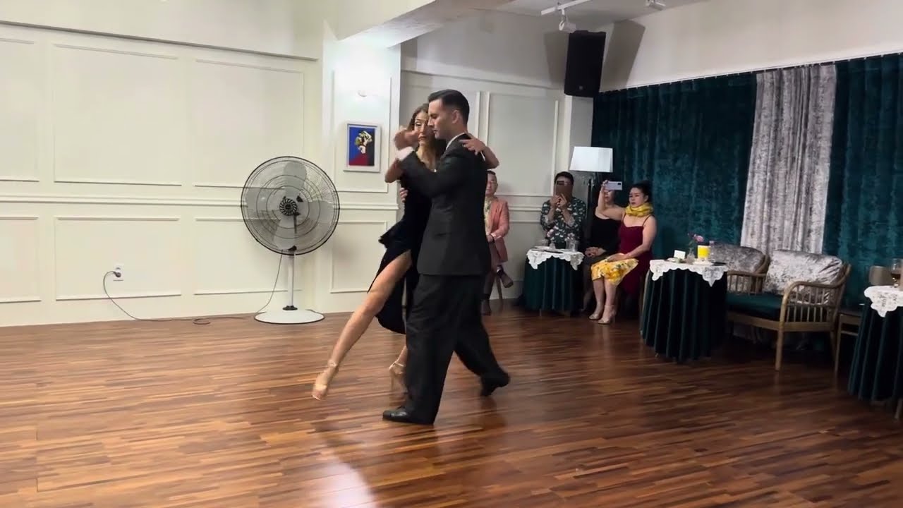 Video thumbnail for Pelin & Miguel Calvo 1:3  20231015일청주 아우라밀롱가