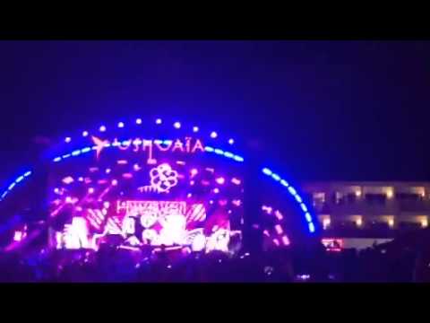David Guetta, R3hab, Hardwell - Unstoppable vs Ain't A Party (Hardwell mashup) @ Ushuaia, Ibiza 28.