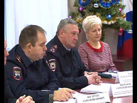 В Курске установят более 40 елок.  В администрации города обсуждали подготовку к Новому году