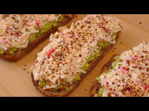 Crab, egg and avocado toasts | Great no sandwich breakfast idea!