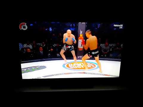 Aaron Pico knocks out Justin Linn