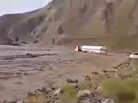 انجراف قاطره نفط في سيله بله