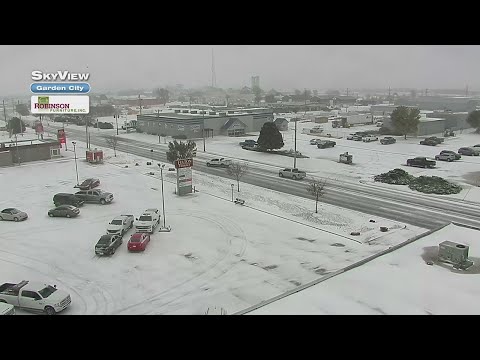 Snow falling in Garden City