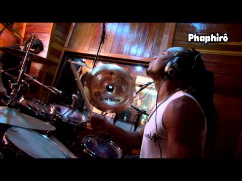 Se não Puder Voar -VideoClipe Oficial - Phaphirô