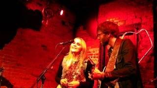 I'm Alright Darlin' performed by Heather Morgan and Stephen Kellogg at The Evening Muse