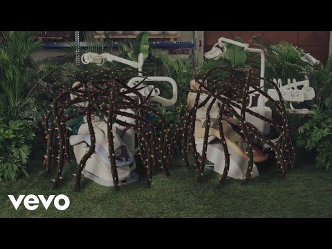 Tredici Pietro, Lil Busso, VillaBanks - ALMENO SE SI LITIGA SCOPIAMO (Lyric Video)