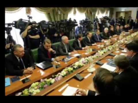 Russian troops storm Ukrainian bases in Crimea...!