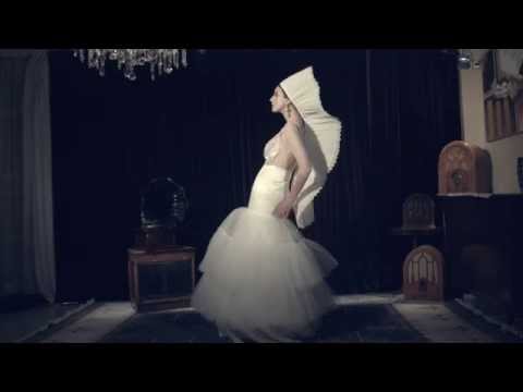 Lydia Lavin: Flor de Iguana O/I 2015