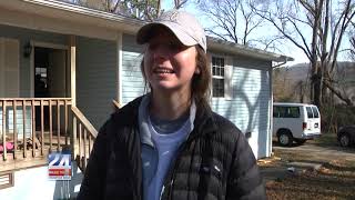 UA Students Team Up with Habitat for Humanity to Help Local Residents