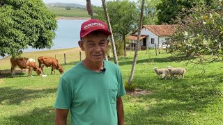 ELE APOSENTOU E FOI MORAR EM UM LINDO SÍTIO, CRIAR ANIMAIS E PLANTAR